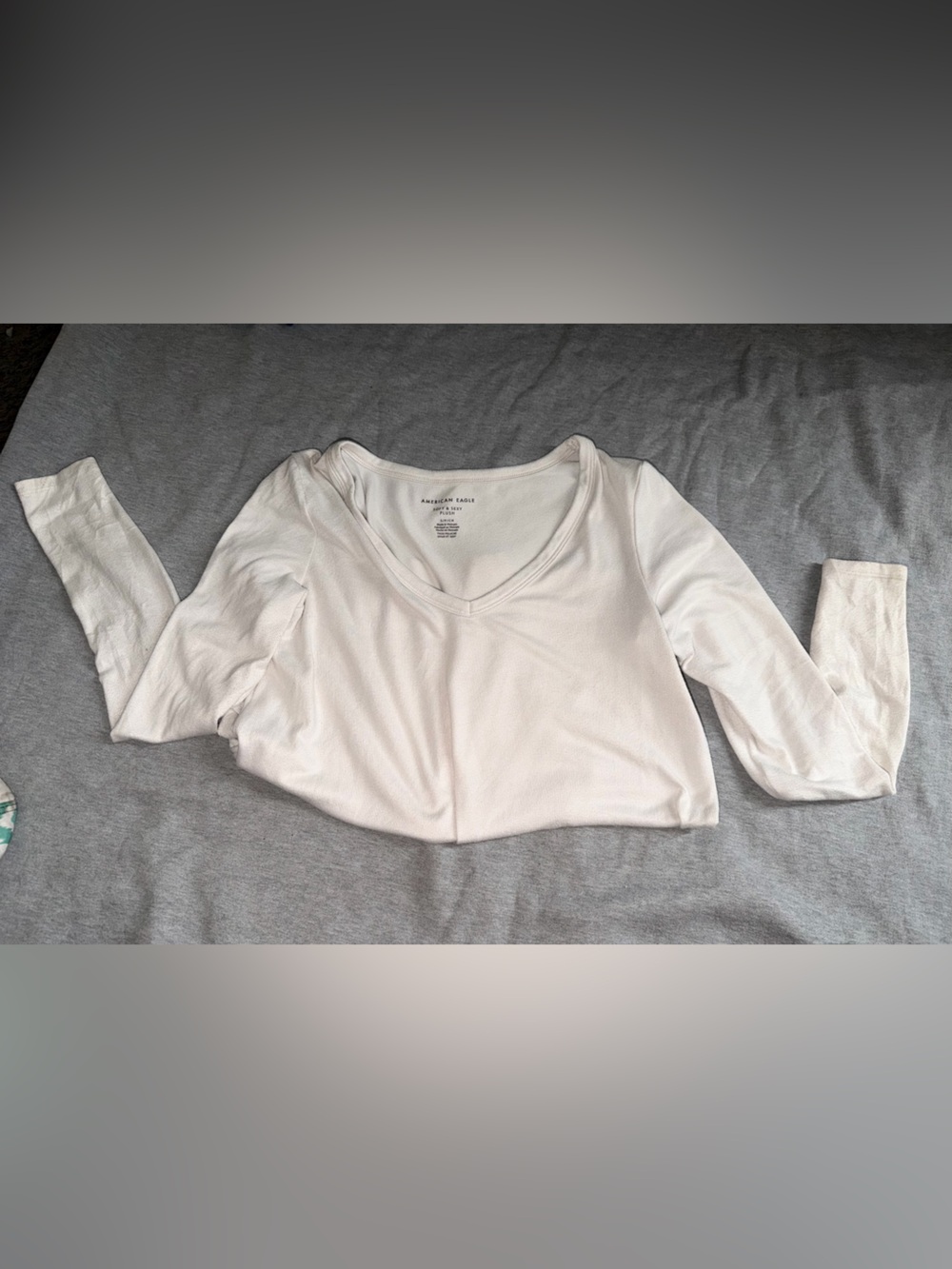 Women's White Long-Sleeve Scoop Neck Top